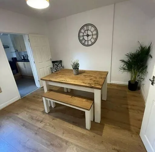 3-Bed House Near Salisbury Cathedral & Attractions