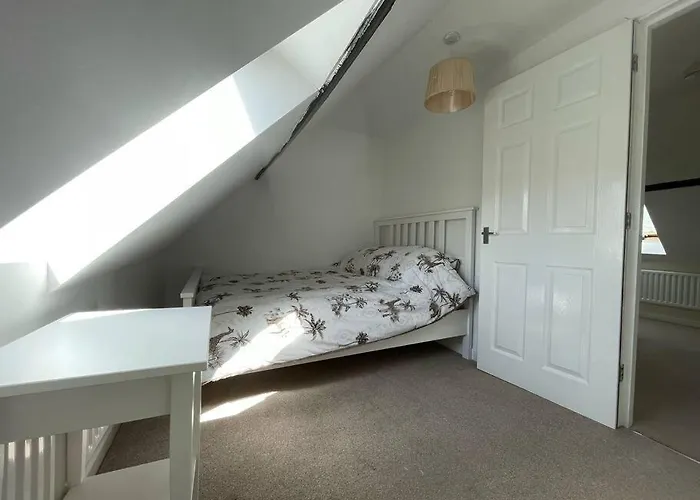 3-Bed House Near Salisbury Cathedral & Attractions
