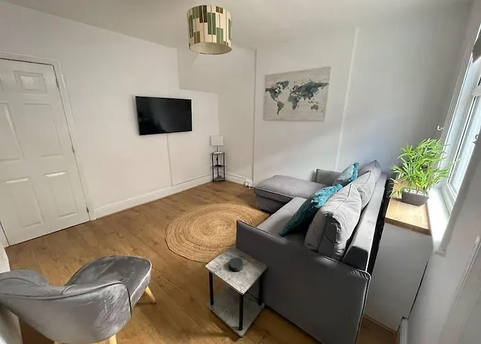 3-Bed House Near Salisbury Cathedral & Attractions