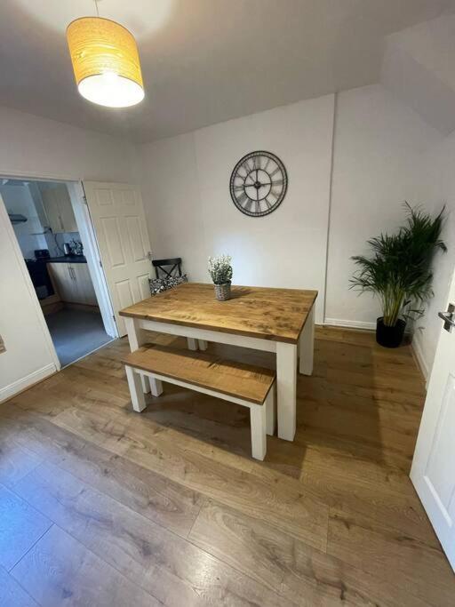 3-bed House Near Cathedral & Attractions Salisbury